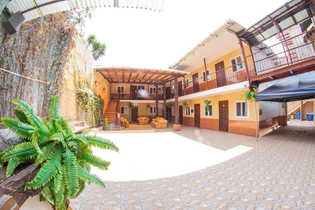 Euro Hostal Guatemala City Bagian luar foto